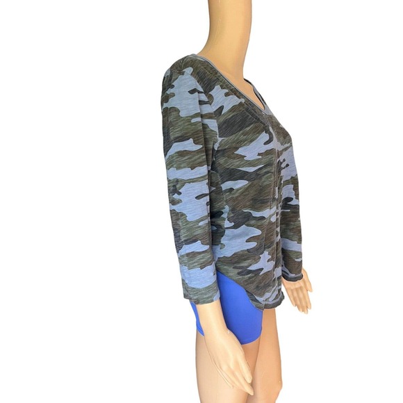 Dylan Camo Print V Neck 3/4 Sleeve T-Shirt Women’s Size Small - Picture 2 of 7